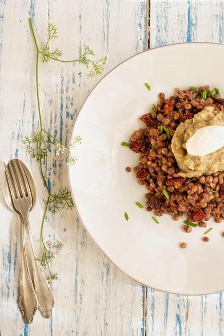 LENTEJAS CON BERENJENAS ASADAS Y TOMATES SECOS LENTEJAS CON BERENJENAS ASADAS Y TOMATES SECOS
