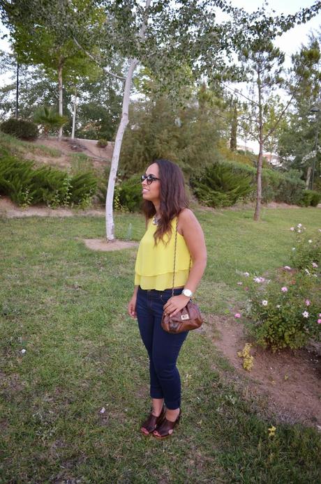 Outfit - Yellow Cropped Top