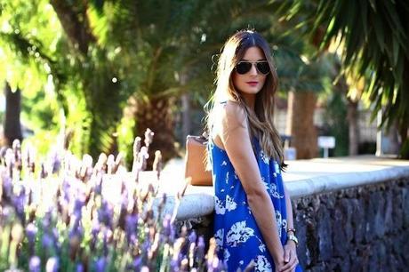 Klein Background Klein Background