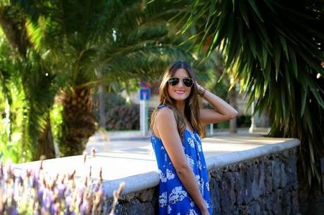 Klein Background Klein Background