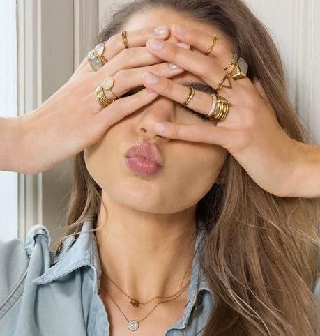 Tendencias en joyas: muchos y pequeños es mejor que uno y grande