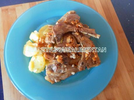 CHULETAS DE CORDERO AL AJO CABAÑIL