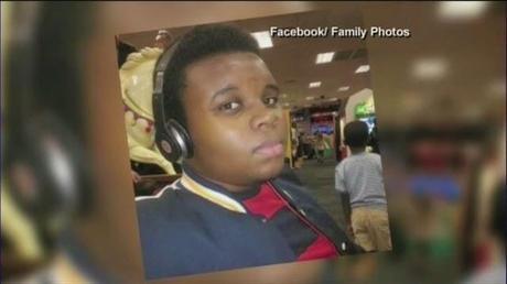 Primeras imágenes del asesinato en Ferguson del joven negro Michael Brown [+ video]