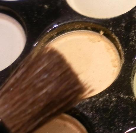 maquillaje dorado, look dorado, tecnica ahumado, efecto ahumado, makeup, 