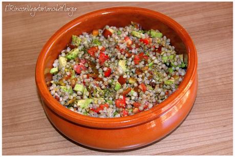 Ensalada de trigo sarraceno con vinagreta de albahaca
