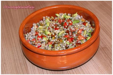 Ensalada de trigo sarraceno con vinagreta de albahaca