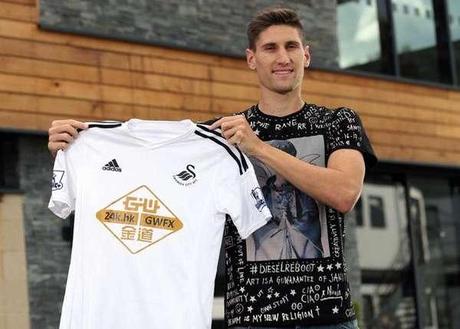 Fede Fernández fue presentado en su nuevo club. 