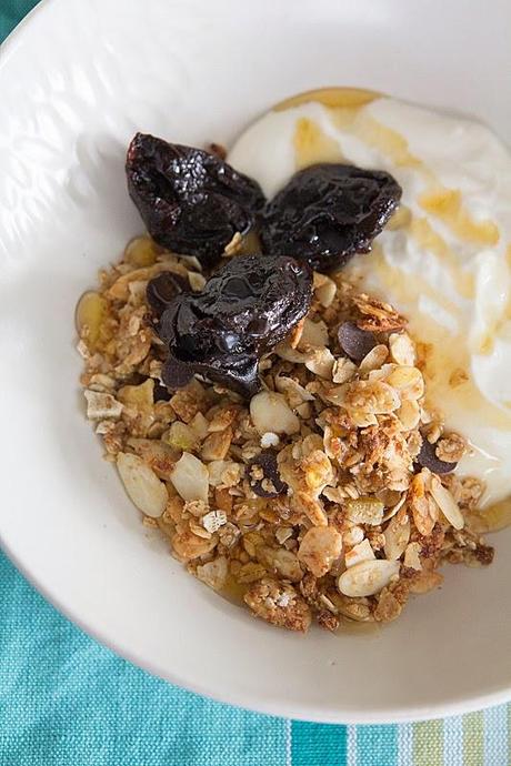 Granola de almendras y cardamomo