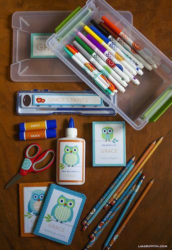 descarga gratis etiquetas personalizadas para marcar material escolar