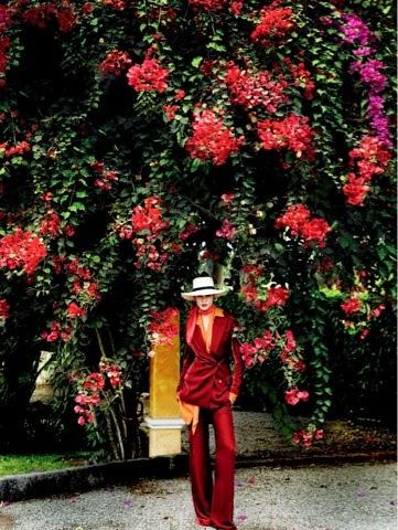 Editorial: Dark Horse by Mario Testino. Vogue US, Setiembre 2014.