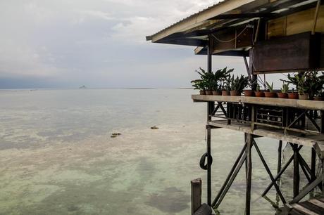 Mabul , sobre el extenso arrecife de coral