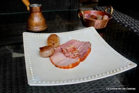 Cinta de Lomo Adobado al Horno con Cebolletas Confitadas de la Huerta de las Mora en Salave