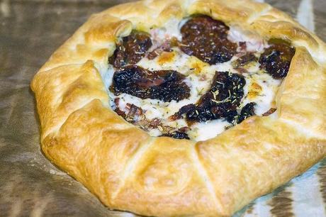 Dried tomato, mozzarella and bacon galette