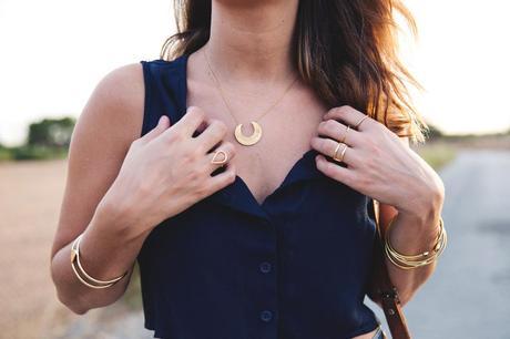 LET'S FRIDAY Vintage_Shorts-Cropped_Top-Lace_Up_Sandals-Outfit-Street_Style-29