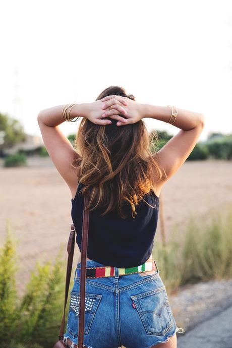 Vintage_Shorts-Cropped_Top-Lace_Up_Sandals-Outfit-Street_Style-19