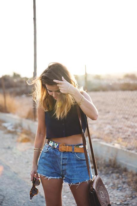 LET'S FRIDAY Vintage_Shorts-Cropped_Top-Lace_Up_Sandals-Outfit-Street_Style-16