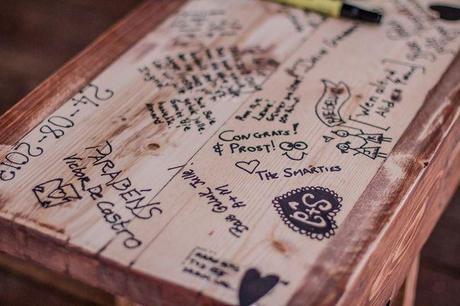 Bancos de madera como libros de firmas colores-de-boda-libro-firmas-banco-madera-7