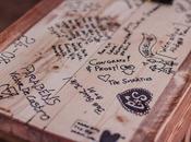 Bancos madera como libros firmas