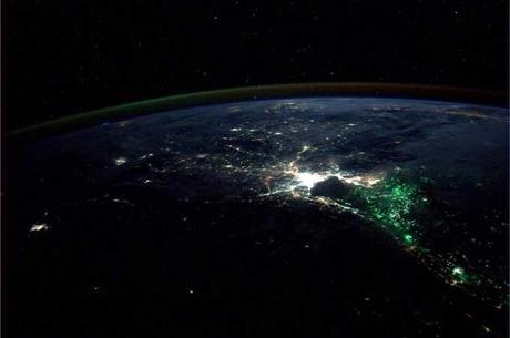 misterioso resplandor verde en Bangkok desde el espacio