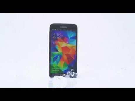 Galaxy S5 hace el Ice Bucket Challenge y nomina a iPhone 5s y a otros