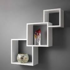 Decorar con repisas flotantes