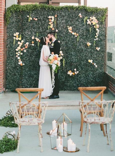 Paneles florales como fondo de ceremonia colores-de-boda-panel-flores-ceremonia-1