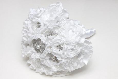 colores-de-boda-ramo-flores-tela-blanca-blanco-4