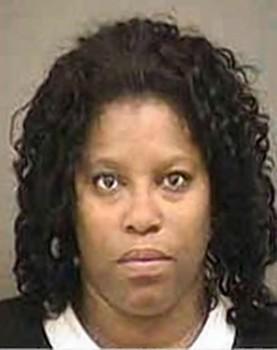 Arrestan a una mujer por grabar un vídeo de su hijo quemándose hijo quemándose