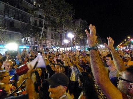 LA BARCELONETA PROTESTA CONTRA EL TURISMO DE BORRACHERA, YO PIENSO LO MISMO, TODO MI APOYO...23-08-2014...!!!