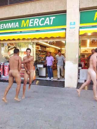 LA BARCELONETA PROTESTA CONTRA EL TURISMO DE BORRACHERA, YO PIENSO LO MISMO, TODO MI APOYO...23-08-2014...!!!