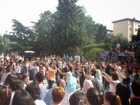 FLASHMOB ZUMBA SEGOVIA CARMEN MARTIN GINER DE LOS RIOS