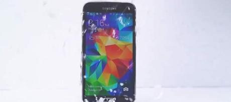 Samsung hace el #IceBucketChallenge para burlarse de sus competidores: iPhone 5s, HTC y Nokia Lumia