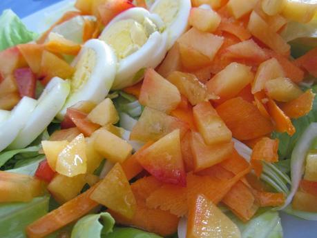 ENSALADA CON CIRUELAS RECIENCOGIDAS