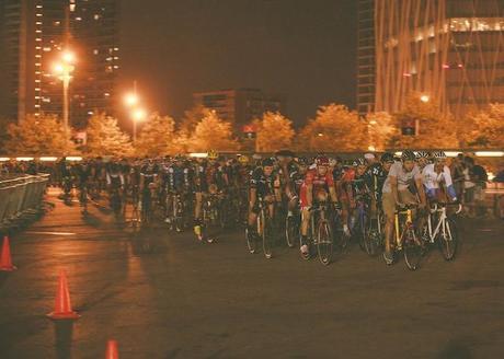Red Hook Crit Barcelona, carrera ciclista nocturna de fixies y running al Fòrum red hook barcelona carrera bici