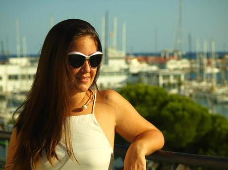 Total white, long perfect dress