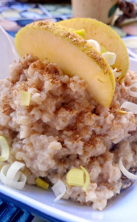 Risotto de manzana y cebolla con queso crema de tofu