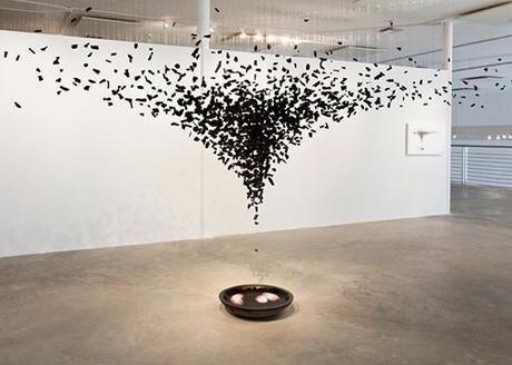 Fiction Instalación con carbón suspendido by Seon Ghi Bahk