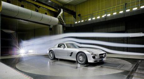Mercedes SL en tunel de viento de Mercedes.