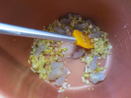 Espaguetis de calabacín con puerro y langostinos