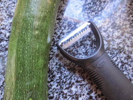 Espaguetis de calabacín con puerro y langostinos