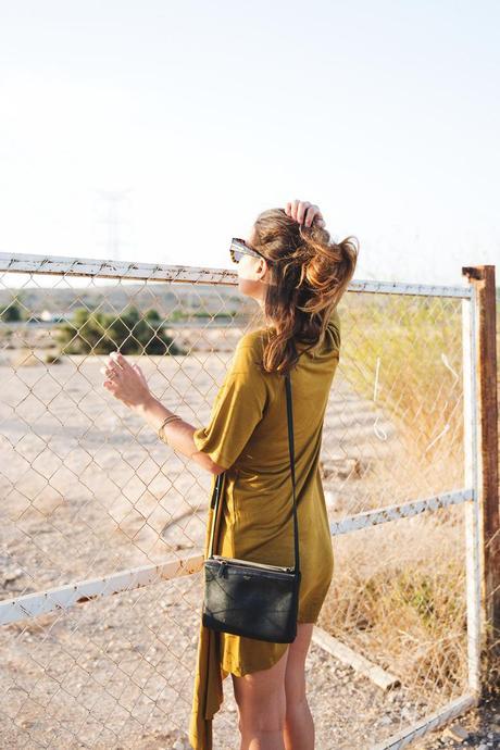 KHAKI_Dress-Trend-Snake_Sandals-12