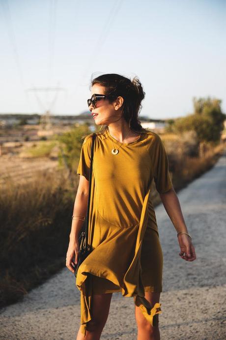 KHAKI_Dress-Trend-Snake_Sandals-29