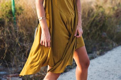 KHAKI_Dress-Trend-Snake_Sandals-39