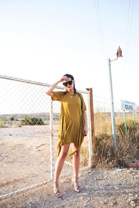 KHAKI_Dress-Trend-Snake_Sandals-11