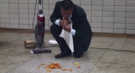 Comer espaguetti del piso, con Bissell Canada es extremo.