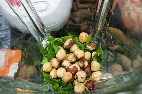 Langostinos al horno con salsa verde de cava y avellanas