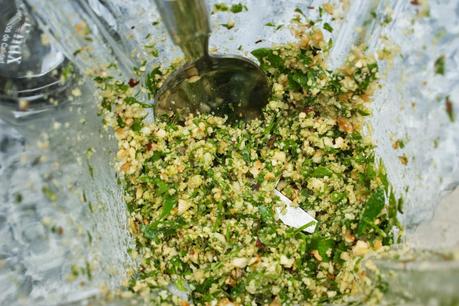 Langostinos al horno con salsa verde de cava y avellanas