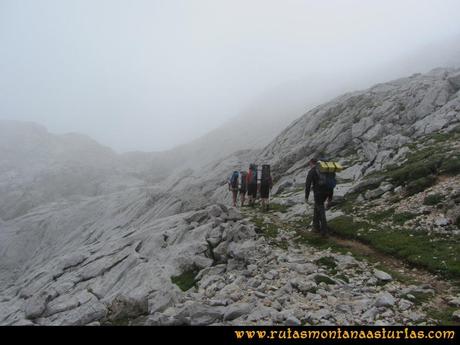 Travesía Pan de Carmen, Jou Santo, Vega de Justigallar: Hacia el Jou Santo entre la niebla