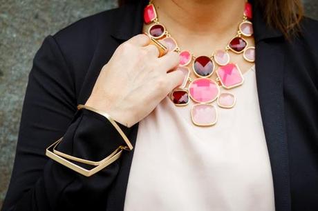 accesorios de moda , blusa de mujer, pulseras doradas