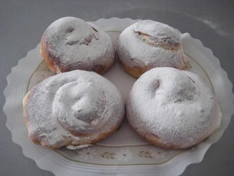 DESAFÍO AGOSTO DARING  BAKERS.  DOS OPCIONES: Kürtőskalács /Chimney cake o Ensaimadas.  Yo  Ensaimadas